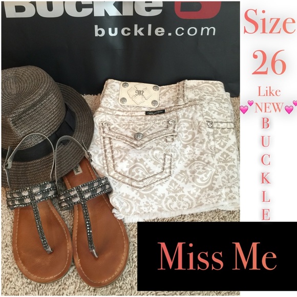 Miss Me 26 Shorts 🎉BUCKLE Exclusive🎉like NEW!! - Picture 2 of 4