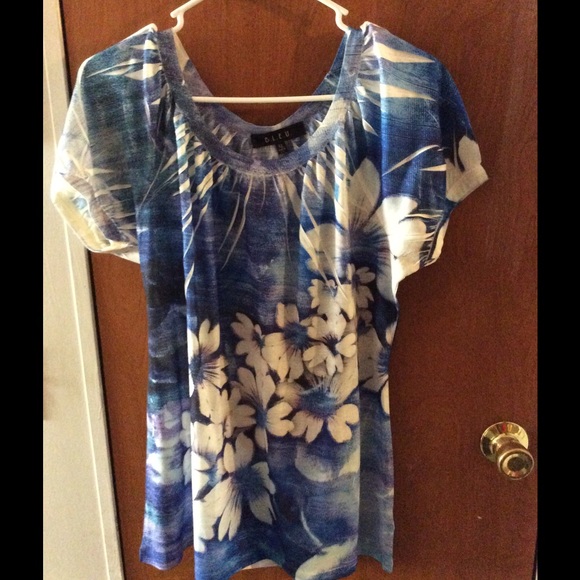 Bleu floral top