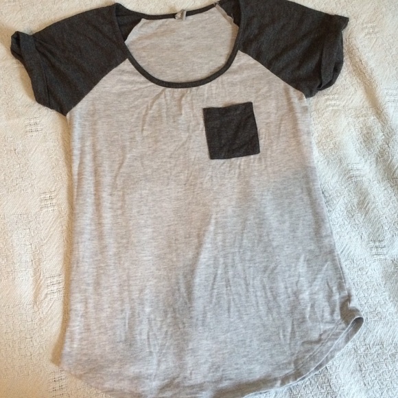 PacSun Tops - Gray pocket tee