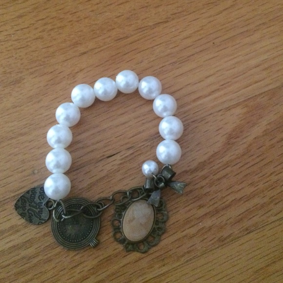 🚫TRADED🚫 Antique looking bracelet 🌙🌙🌙🌙