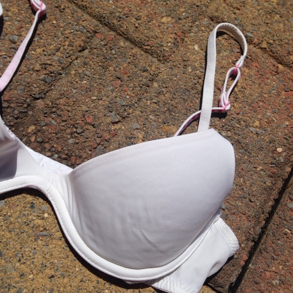 Pink Victoria Secret Bra - Picture 2 of 4