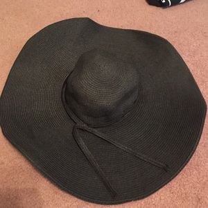 Black beach hat