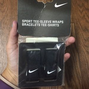 Nike Sport Tee-Sleeve Wraps