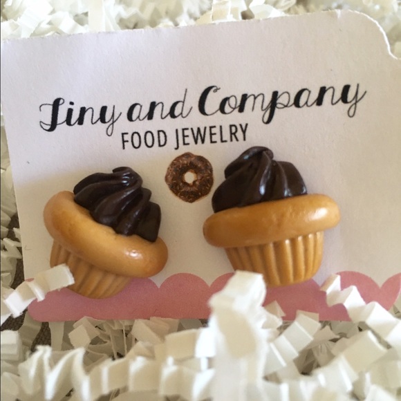 Chocolate cupcake earrings