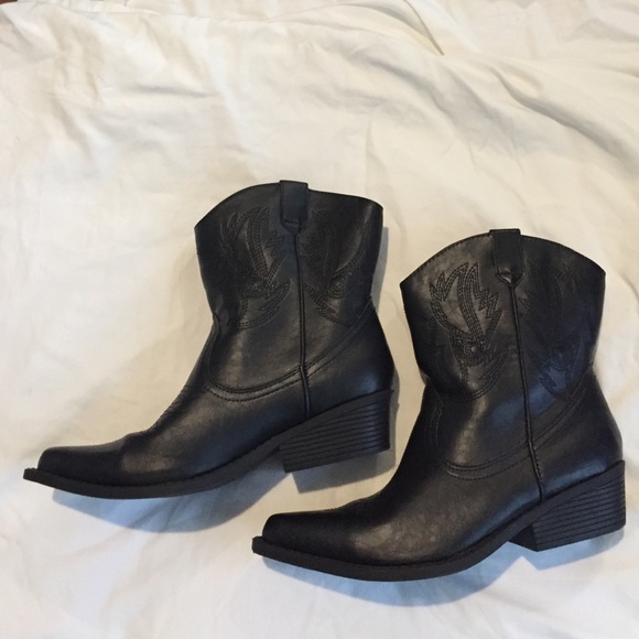 Short black cowboy boots