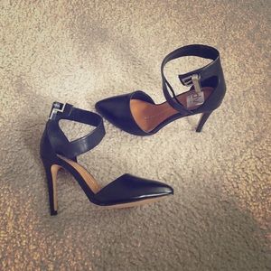 NEVER WORN black leather Dolce Vita Heels