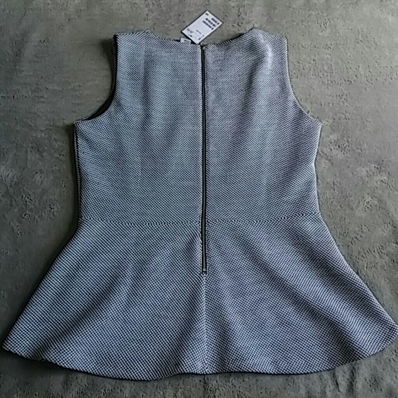 NWT H&M black and white peplum stretch top - Picture 2 of 3