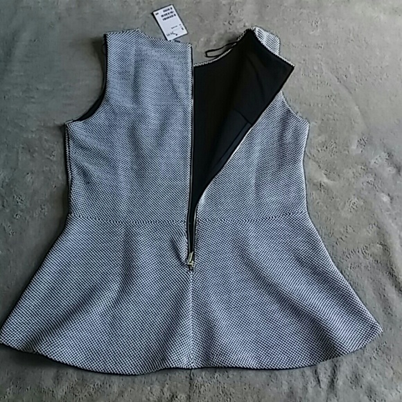 NWT H&M black and white peplum stretch top - Picture 3 of 3