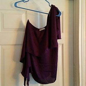 One shoulder top