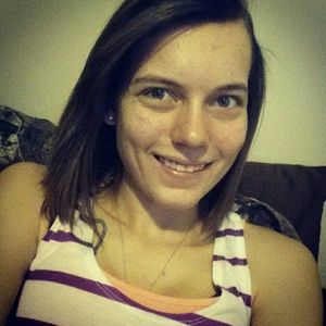 Meet your Posher, Kayla