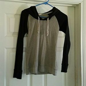 Black and grey tee