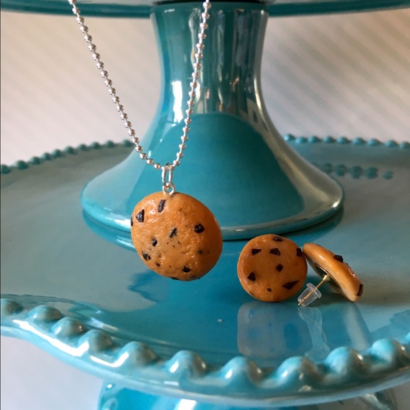 Chocolate chip cookie earrings!