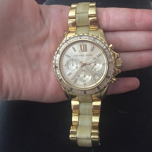 Authentic Michael Kors watch in Gold main image 4