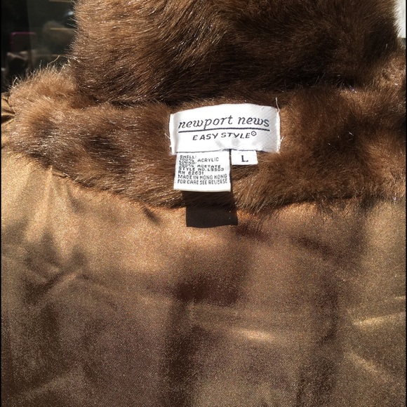 💜💕NEWPORT NEWS FAUX FUR VEST!💜💕 - Picture 3 of 3