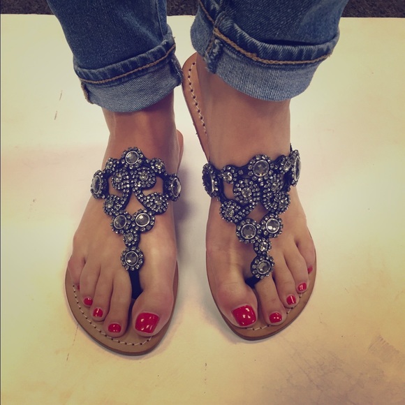 HP 🎉🎈🎉🎈 Black jeweled thong sandals