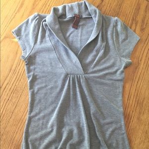 Short sleeve gray sweater. Size M