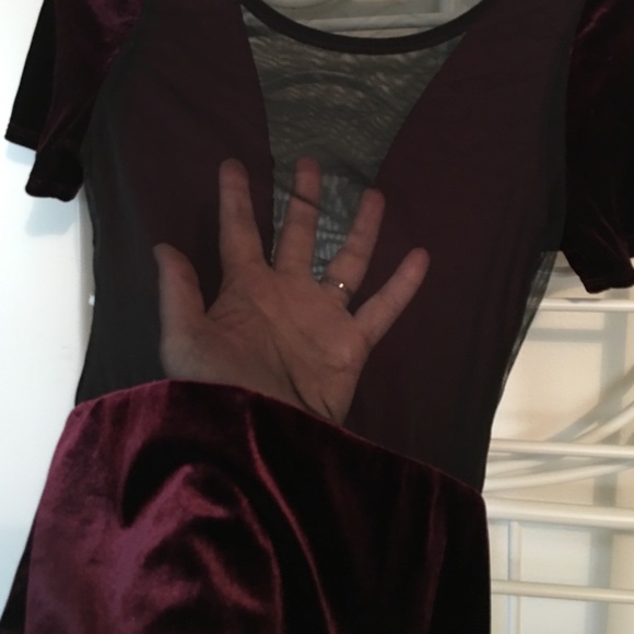 Easel sheer back deep V maroon dress size small - Picture 4 of 4