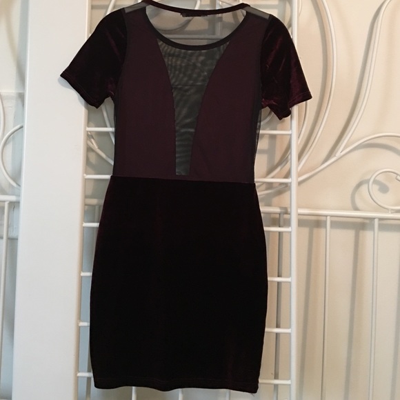 Easel sheer back deep V maroon dress size small - Picture 3 of 4