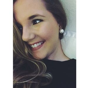 Meet your Posher, Alexis