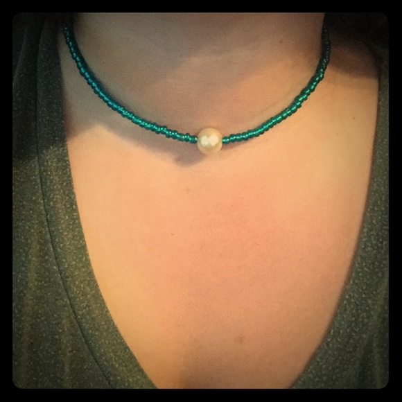 Teal beaded mermaid choker with pearl charm - Picture 1 of 2