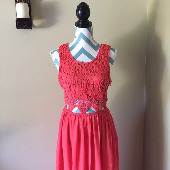 L'ATISTE CORAL LACE OPEN BACK MAXI DRESS