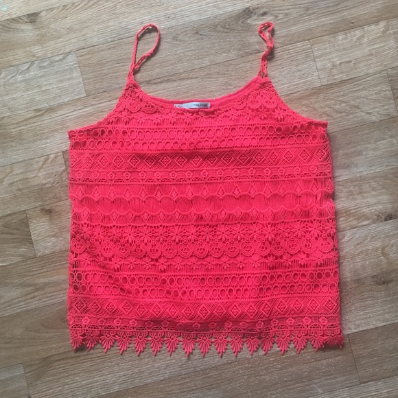 Boxy pink tank