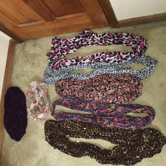 BUNDLE scarfs from express & arie