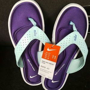 Nike comfort flip flops