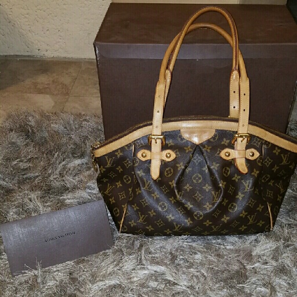 SOLD ON ♏Authentic Louis Vuitton Tivoli GM