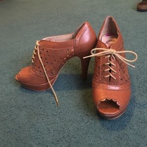 Guess heels size 8 1/2