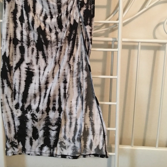 Trendy maxi skirt with slit worn once sz XS 1 - Picture 3 of 3