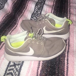 Nike roshes