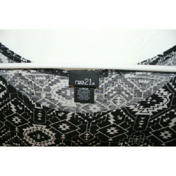 Crop top - Picture 2 of 3