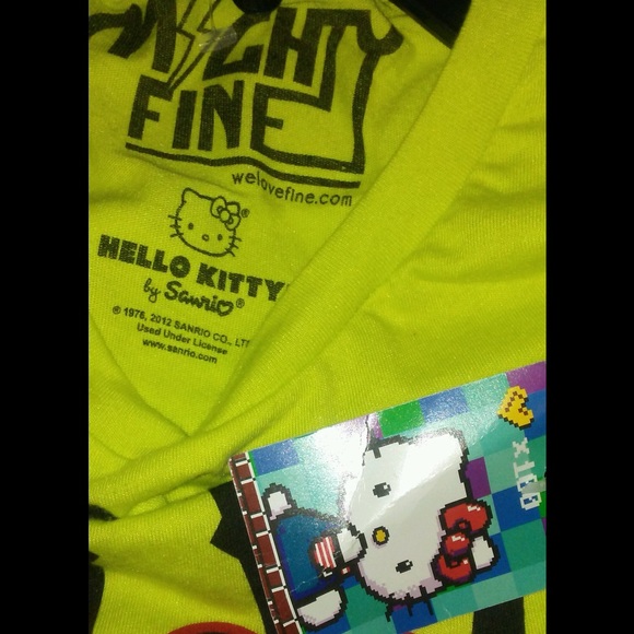 Hello Kitty T-Shirt - Picture 3 of 4