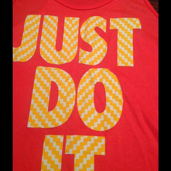 Nike dri-fit pink tank. Size XL. Like new! - Picture 2 of 4