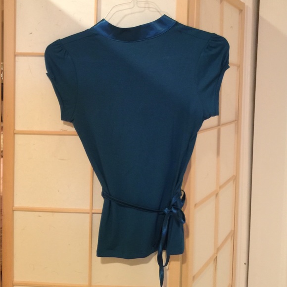 Nice top - Picture 2 of 3