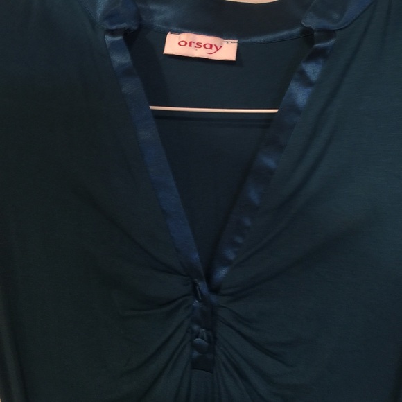 Nice top - Picture 3 of 3