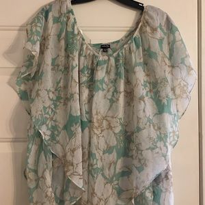 Beautiful flowy blouse