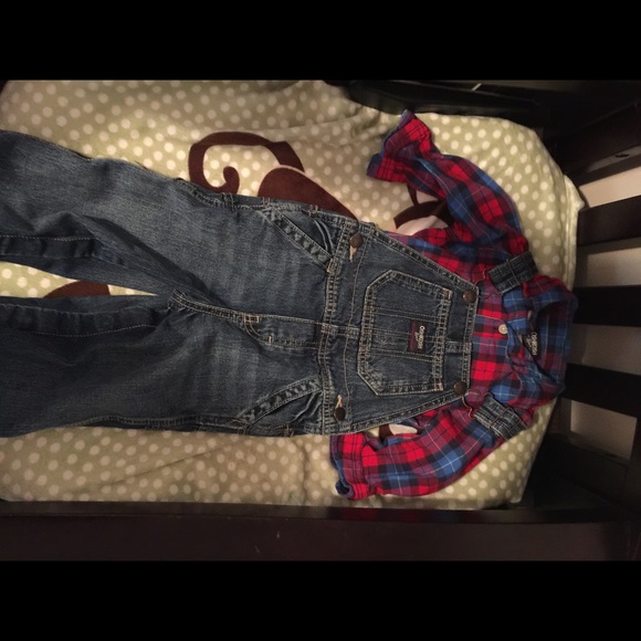 Oshkosh baby boy overall outfit - Picture 1 of 2