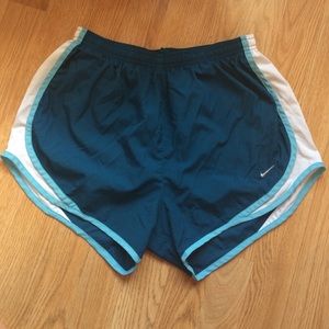 Nike shorts sz M