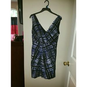 NAVY BLACK AND WHITE V NECK DRESS