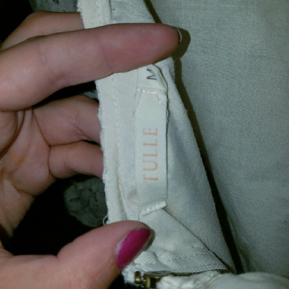 ABSOLUTELY BEAUTIFUL CREAM LACE DRESS - Picture 3 of 4