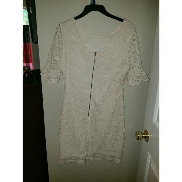 ABSOLUTELY BEAUTIFUL CREAM LACE DRESS - Picture 4 of 4