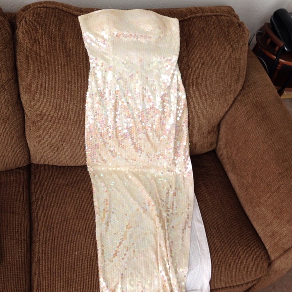 Long Creme/OffWhiteSequin Dress