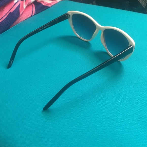 Floral sun glasses - Picture 2 of 3