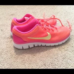 Pink Nike tennis shoes.