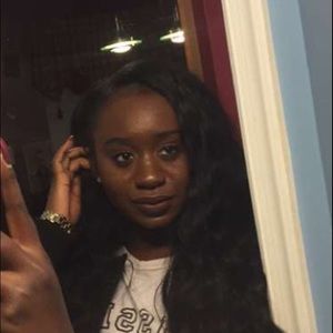 Meet your Posher, Denisha