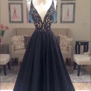 GORGEOUS size 8 perfect for prom and pageant!