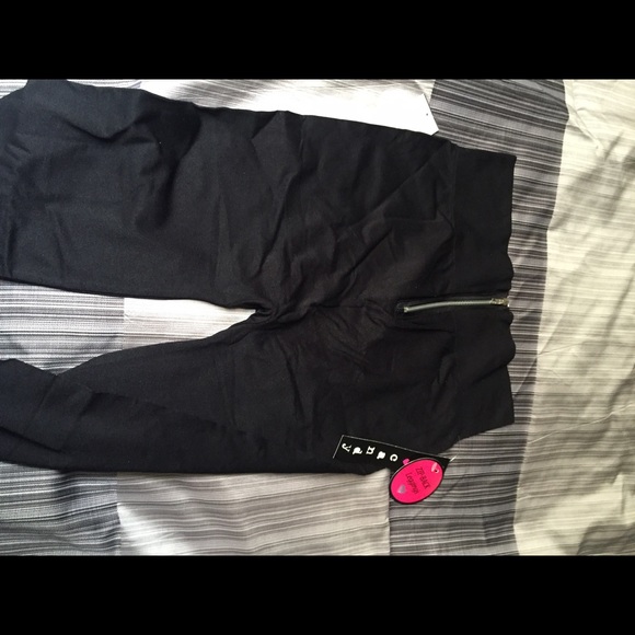 New - Picture 2 of 3