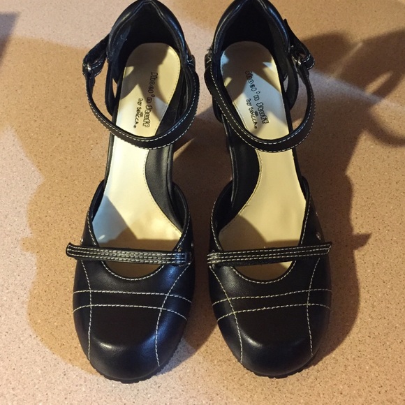 Shoes - Picture 1 of 4
